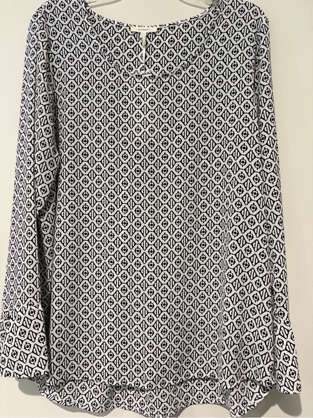 Pleione NWT Blouse Long-Sleeve, Retro Stamped Print, Flare Cuff, Loose Fit Sz XL